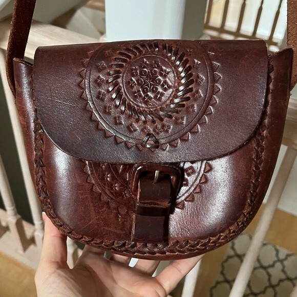 Handmade Vintage Tooled And Woven Leather Crossbody Bag in Deep Rich Brown - Picture 4 of 13